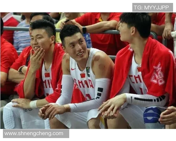 成都篮球队配合问题引发热议球迷与专家各抒己见探讨战术调整必要性